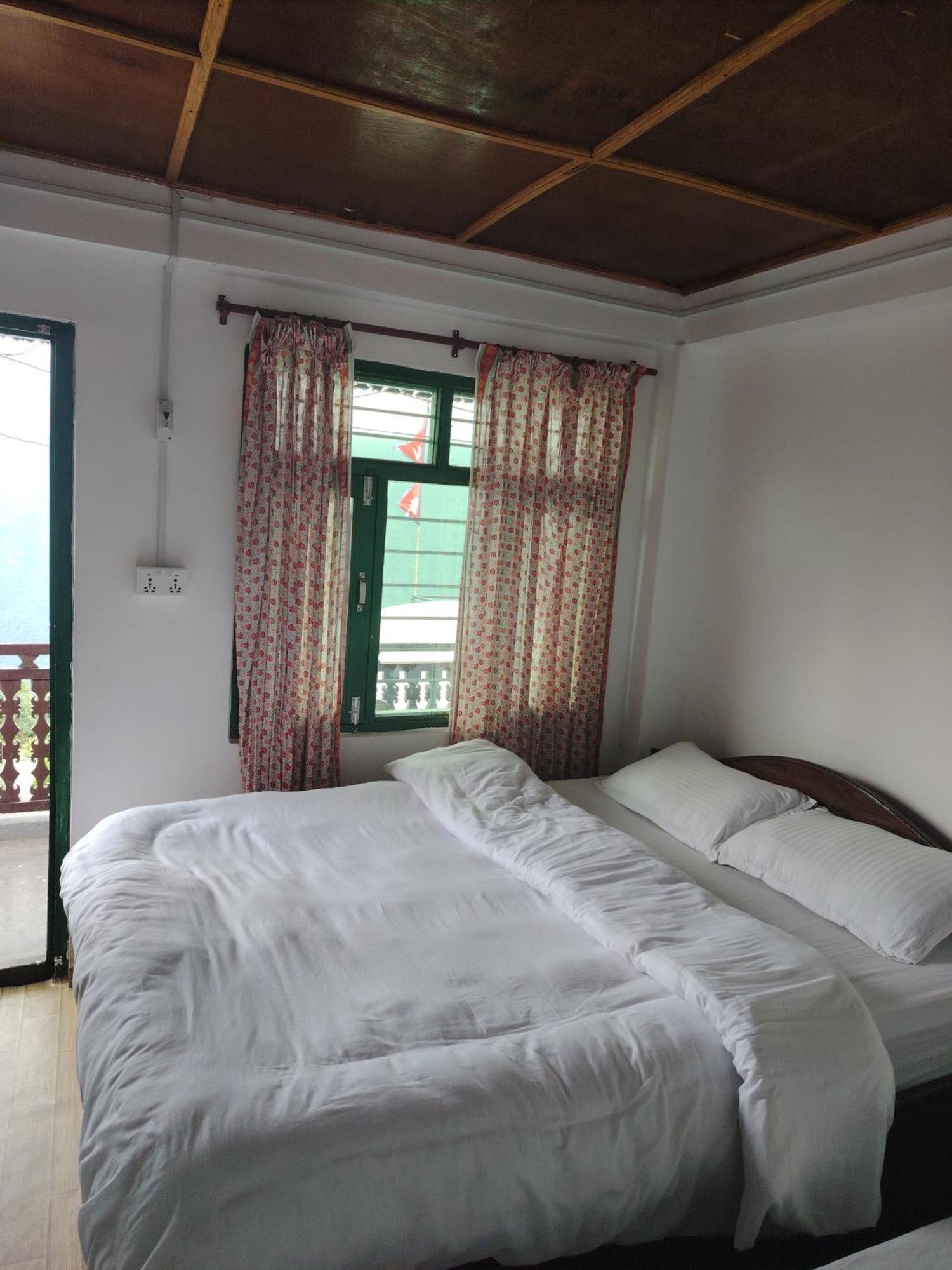 Panorama View Point Lodge And Restaurant, Annapurna-10, Ghandruk ,Agarju Astam Luaran gambar